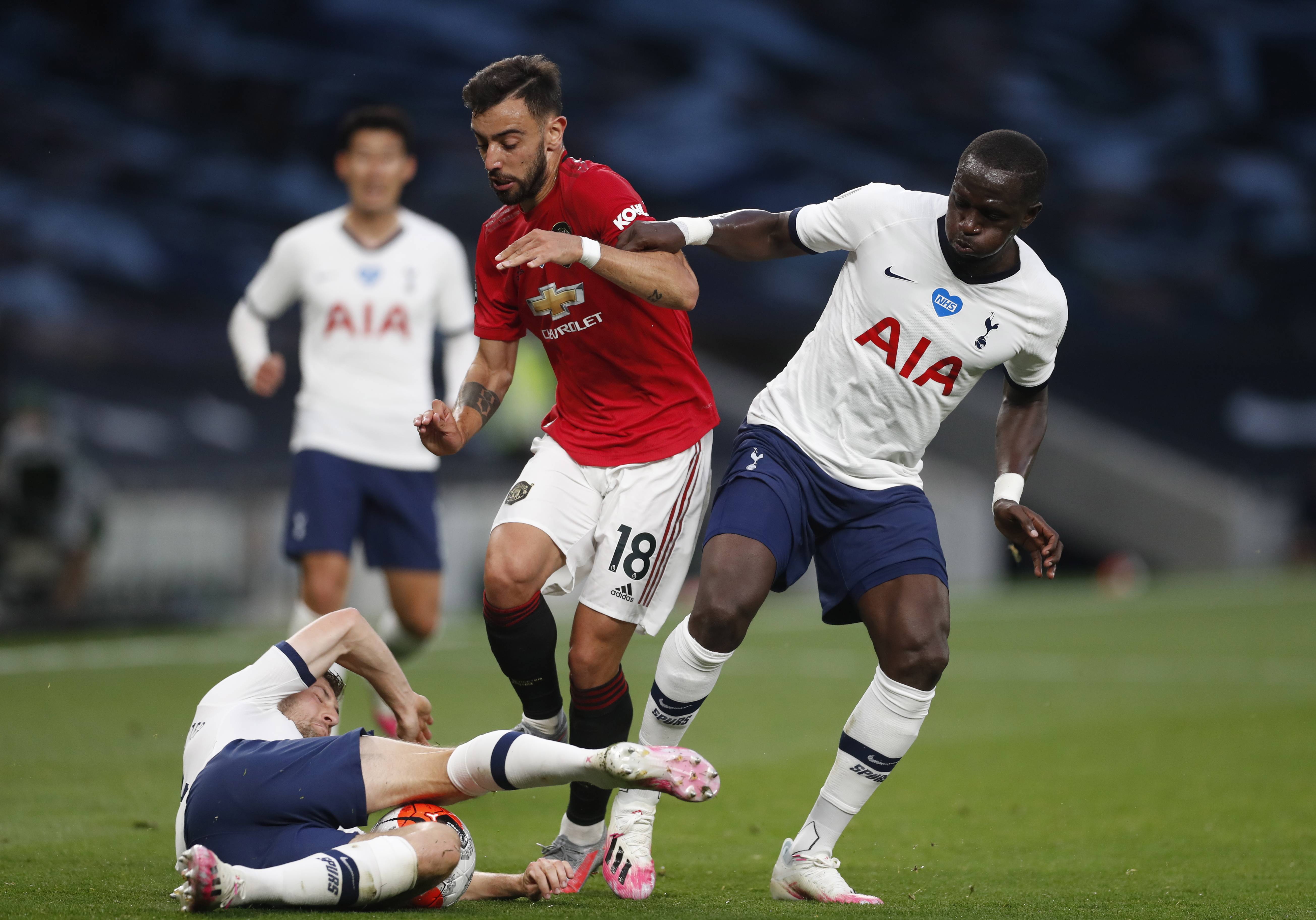 德天空：伯卡特总价2300万欧转会法兰克福，今天体检并官宣.